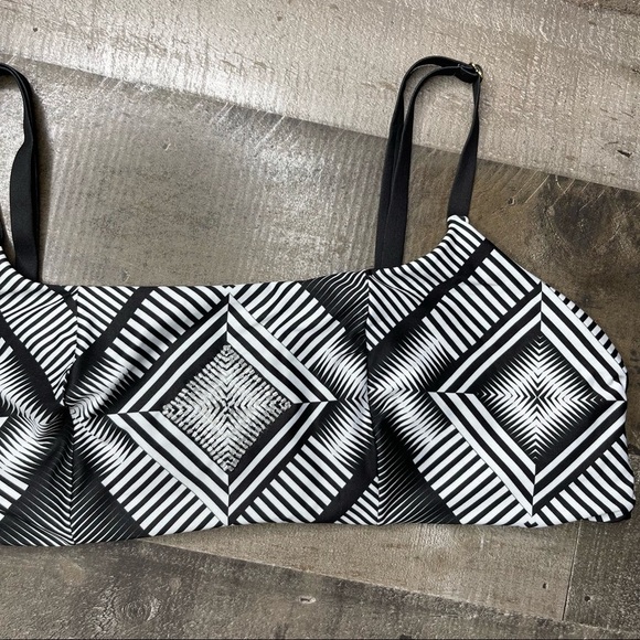 NWOT Pilyq Geometric Diamond Embroidered Lila Bikini Top size D - Picture 10 of 11